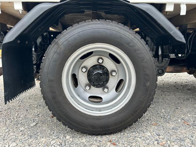 キャンター 全低床　１年保証付き　２ｔ　ＡＴ車　ディーゼルターボ　電動格納ミラー　荷台内寸長さ３１００ｍｍ　幅１６００ｍｍ　ナビ　ＴＶ　ＥＴＣ　坂道発進補助装置付　２トン　２トントラック　平ボディ　荷台鉄板張り　キーレス（74枚目）