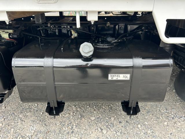 キャンター 全低床　１年保証付き　２ｔ　ＡＴ車　ディーゼルターボ　電動格納ミラー　荷台内寸長さ３１００ｍｍ　幅１６００ｍｍ　ナビ　ＴＶ　ＥＴＣ　坂道発進補助装置付　２トン　２トントラック　平ボディ　荷台鉄板張り　キーレス（77枚目）