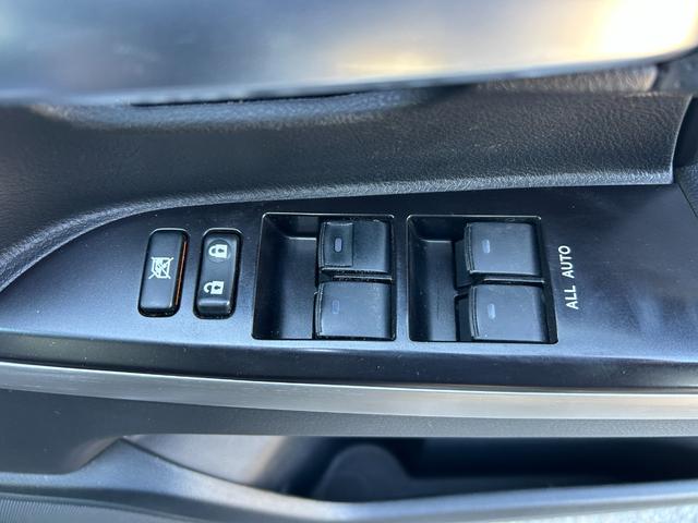 ランドクルーザー ＡＸ　Ｇセレクション　１年保証付き　禁煙車　サンルーフ　黒本革シート　４ＷＤ　前席シートヒーター　ステアリングヒーター　電動シート　Ｂｌｕｅｔｏｏｔｈ接続　ナビ　ＴＶ　ＥＴＣ　バックカメラ　ドライブレコーダー　ＡＣ１００Ｖ（10枚目）