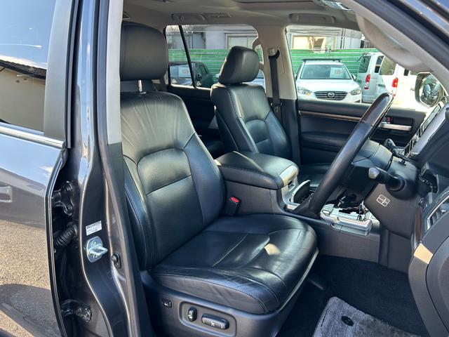 ランドクルーザー ＡＸ　Ｇセレクション　１年保証付き　禁煙車　サンルーフ　黒本革シート　４ＷＤ　前席シートヒーター　ステアリングヒーター　電動シート　Ｂｌｕｅｔｏｏｔｈ接続　ナビ　ＴＶ　ＥＴＣ　バックカメラ　ドライブレコーダー　ＡＣ１００Ｖ（11枚目）