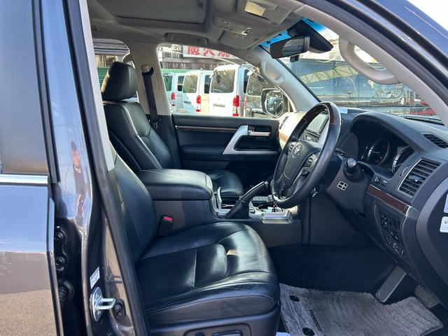 ランドクルーザー ＡＸ　Ｇセレクション　１年保証付き　禁煙車　サンルーフ　黒本革シート　４ＷＤ　前席シートヒーター　ステアリングヒーター　電動シート　Ｂｌｕｅｔｏｏｔｈ接続　ナビ　ＴＶ　ＥＴＣ　バックカメラ　ドライブレコーダー　ＡＣ１００Ｖ（12枚目）