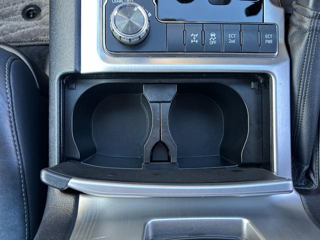 ランドクルーザー ＡＸ　Ｇセレクション　１年保証付き　禁煙車　サンルーフ　黒本革シート　４ＷＤ　前席シートヒーター　ステアリングヒーター　電動シート　Ｂｌｕｅｔｏｏｔｈ接続　ナビ　ＴＶ　ＥＴＣ　バックカメラ　ドライブレコーダー　ＡＣ１００Ｖ（26枚目）