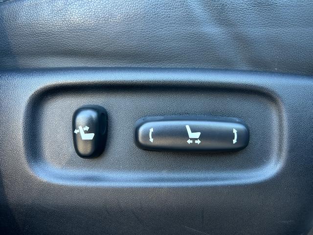 ランドクルーザー ＡＸ　Ｇセレクション　１年保証付き　禁煙車　サンルーフ　黒本革シート　４ＷＤ　前席シートヒーター　ステアリングヒーター　電動シート　Ｂｌｕｅｔｏｏｔｈ接続　ナビ　ＴＶ　ＥＴＣ　バックカメラ　ドライブレコーダー　ＡＣ１００Ｖ（33枚目）