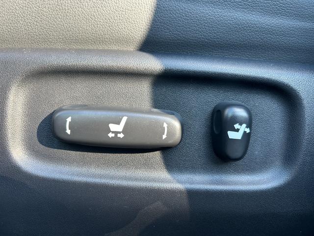 ランドクルーザー ＡＸ　Ｇセレクション　１年保証付き　禁煙車　サンルーフ　黒本革シート　４ＷＤ　前席シートヒーター　ステアリングヒーター　電動シート　Ｂｌｕｅｔｏｏｔｈ接続　ナビ　ＴＶ　ＥＴＣ　バックカメラ　ドライブレコーダー　ＡＣ１００Ｖ（40枚目）