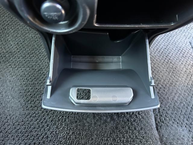 デリカＤ：５ Ｄ　パワーパッケージ　１年保証付き　ワンオーナー　禁煙車　４ＷＤ　アルパインフリップダウンモニター　ＡＣ１００Ｖ　シートヒーター　ナビＴＶ　ＥＴＣ　バックカメラ　Ｂｌｕｅｔｏｏｔｈ　ドライブレコーダー　両側電動スライドドア（26枚目）