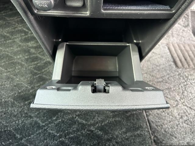 デリカD:5 G パワーパッケージ 1年保証付き 禁煙車 後席モニター アラウンドビューモニター シートヒーター AC100V 両側電動スライドドア ナビTV ETC バックカメラ 前後ドライブレコーダー Bluetooth接続 8人乗(28枚目)