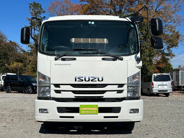 フォワード 　１年保証付き　４ｔ　ワイドロング　全低床　ＭＴ車　ワンオーナー　荷台内寸　長さ４２４０ｍｍ　幅２１５０ｍｍ　荷台鉄板張り　電動格納ミラー（2枚目）