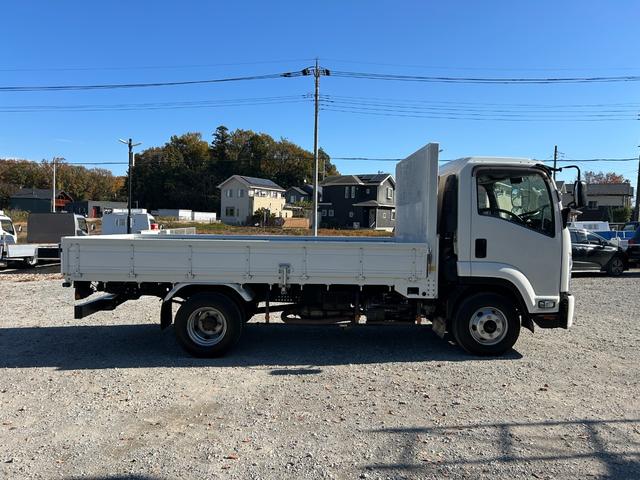 フォワード 　１年保証付き　４ｔ　ワイドロング　全低床　ＭＴ車　ワンオーナー　荷台内寸　長さ４２４０ｍｍ　幅２１５０ｍｍ　荷台鉄板張り　電動格納ミラー（4枚目）