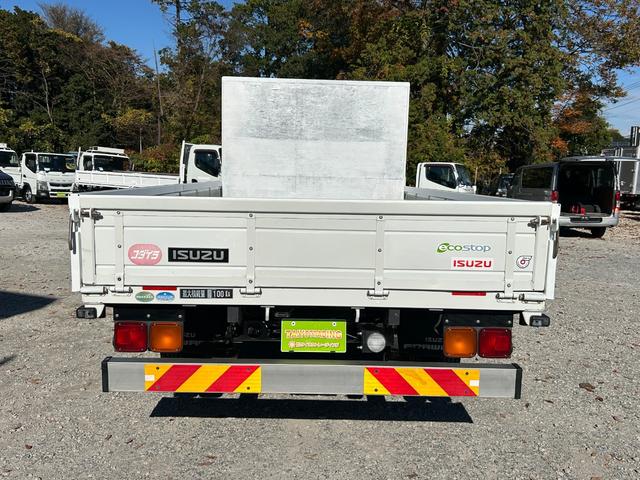 フォワード 　１年保証付き　４ｔ　ワイドロング　全低床　ＭＴ車　ワンオーナー　荷台内寸　長さ４２４０ｍｍ　幅２１５０ｍｍ　荷台鉄板張り　電動格納ミラー（6枚目）