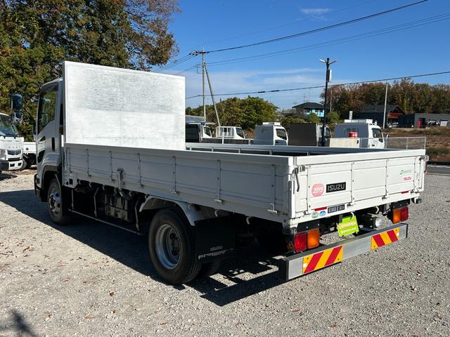 フォワード 　１年保証付き　４ｔ　ワイドロング　全低床　ＭＴ車　ワンオーナー　荷台内寸　長さ４２４０ｍｍ　幅２１５０ｍｍ　荷台鉄板張り　電動格納ミラー（7枚目）