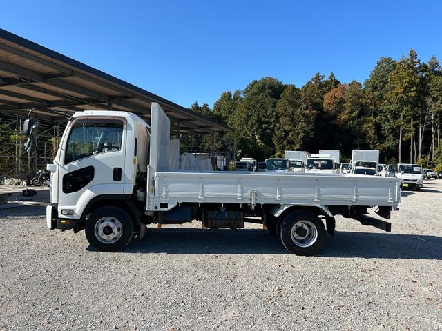 フォワード 　１年保証付き　４ｔ　ワイドロング　全低床　ＭＴ車　ワンオーナー　荷台内寸　長さ４２４０ｍｍ　幅２１５０ｍｍ　荷台鉄板張り　電動格納ミラー（8枚目）