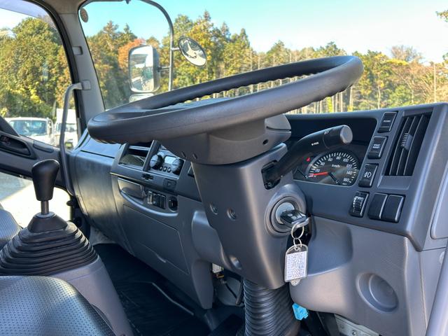 フォワード 　１年保証付き　４ｔ　ワイドロング　全低床　ＭＴ車　ワンオーナー　荷台内寸　長さ４２４０ｍｍ　幅２１５０ｍｍ　荷台鉄板張り　電動格納ミラー（13枚目）