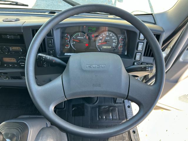 フォワード 　１年保証付き　４ｔ　ワイドロング　全低床　ＭＴ車　ワンオーナー　荷台内寸　長さ４２４０ｍｍ　幅２１５０ｍｍ　荷台鉄板張り　電動格納ミラー（14枚目）