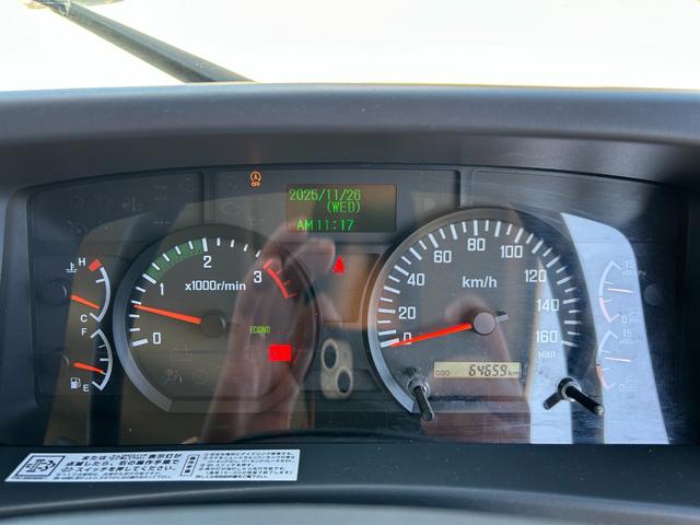 フォワード 　１年保証付き　４ｔ　ワイドロング　全低床　ＭＴ車　ワンオーナー　荷台内寸　長さ４２４０ｍｍ　幅２１５０ｍｍ　荷台鉄板張り　電動格納ミラー（15枚目）