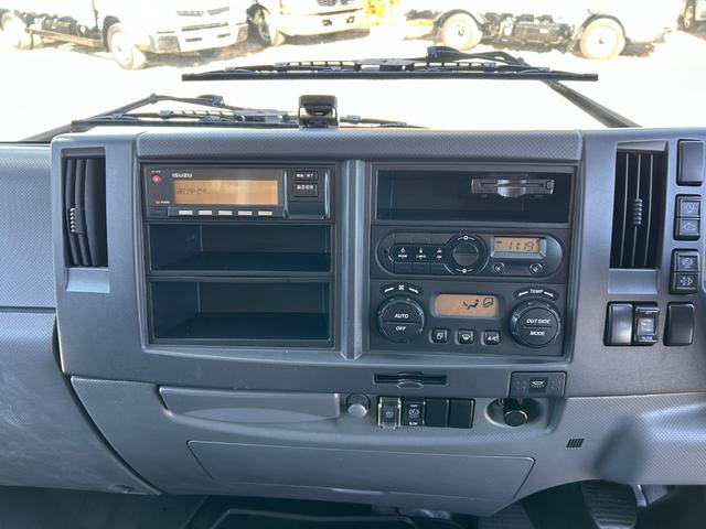 フォワード 　１年保証付き　４ｔ　ワイドロング　全低床　ＭＴ車　ワンオーナー　荷台内寸　長さ４２４０ｍｍ　幅２１５０ｍｍ　荷台鉄板張り　電動格納ミラー（18枚目）