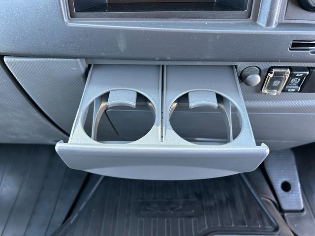 フォワード 　１年保証付き　４ｔ　ワイドロング　全低床　ＭＴ車　ワンオーナー　荷台内寸　長さ４２４０ｍｍ　幅２１５０ｍｍ　荷台鉄板張り　電動格納ミラー（23枚目）