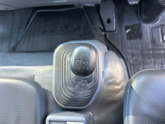 フォワード 　１年保証付き　４ｔ　ワイドロング　全低床　ＭＴ車　ワンオーナー　荷台内寸　長さ４２４０ｍｍ　幅２１５０ｍｍ　荷台鉄板張り　電動格納ミラー（24枚目）