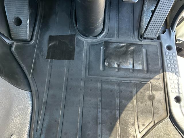 フォワード 　１年保証付き　４ｔ　ワイドロング　全低床　ＭＴ車　ワンオーナー　荷台内寸　長さ４２４０ｍｍ　幅２１５０ｍｍ　荷台鉄板張り　電動格納ミラー（25枚目）