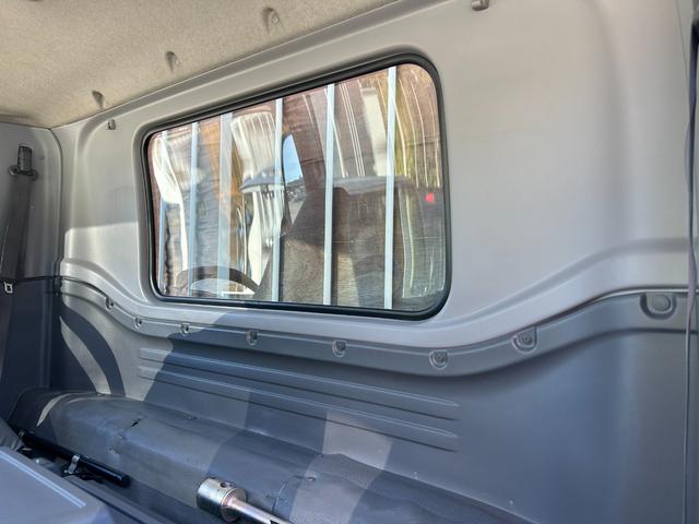 フォワード 　１年保証付き　４ｔ　ワイドロング　全低床　ＭＴ車　ワンオーナー　荷台内寸　長さ４２４０ｍｍ　幅２１５０ｍｍ　荷台鉄板張り　電動格納ミラー（34枚目）