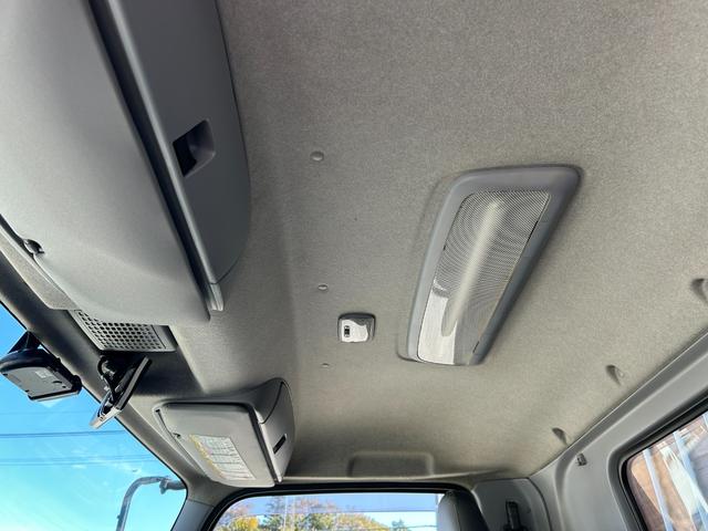 フォワード 　１年保証付き　４ｔ　ワイドロング　全低床　ＭＴ車　ワンオーナー　荷台内寸　長さ４２４０ｍｍ　幅２１５０ｍｍ　荷台鉄板張り　電動格納ミラー（35枚目）