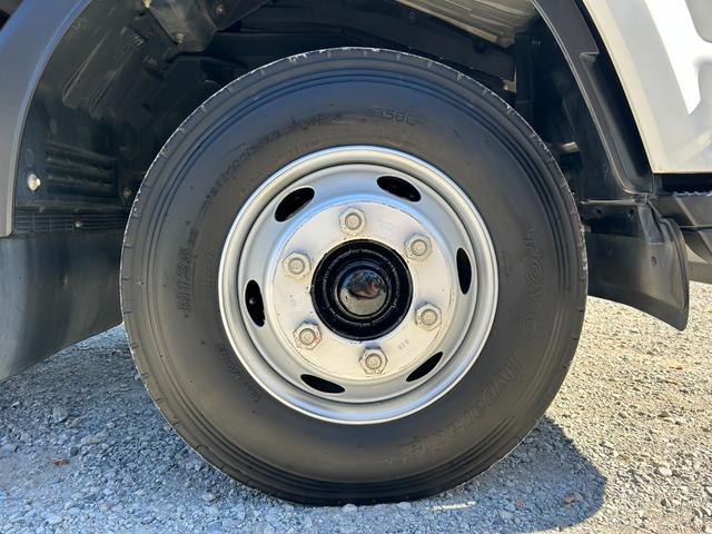 フォワード 　１年保証付き　４ｔ　ワイドロング　全低床　ＭＴ車　ワンオーナー　荷台内寸　長さ４２４０ｍｍ　幅２１５０ｍｍ　荷台鉄板張り　電動格納ミラー（48枚目）