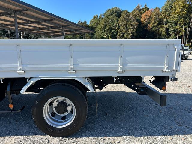 フォワード 　１年保証付き　４ｔ　ワイドロング　全低床　ＭＴ車　ワンオーナー　荷台内寸　長さ４２４０ｍｍ　幅２１５０ｍｍ　荷台鉄板張り　電動格納ミラー（61枚目）