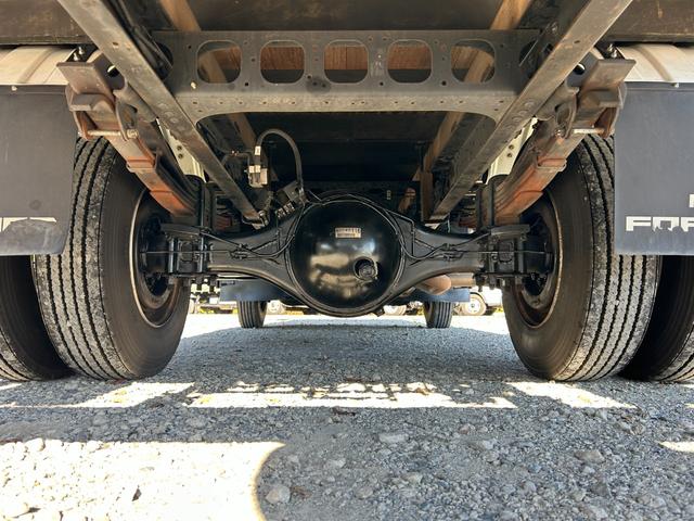 フォワード 　１年保証付き　４ｔ　ワイドロング　全低床　ＭＴ車　ワンオーナー　荷台内寸　長さ４２４０ｍｍ　幅２１５０ｍｍ　荷台鉄板張り　電動格納ミラー（66枚目）