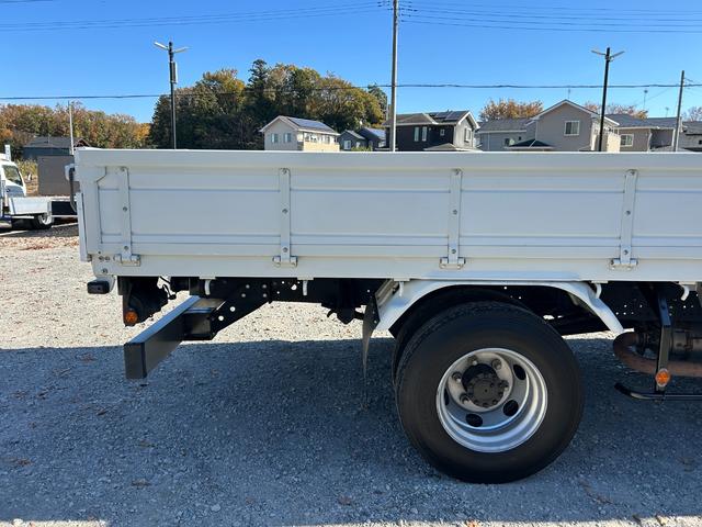 フォワード 　１年保証付き　４ｔ　ワイドロング　全低床　ＭＴ車　ワンオーナー　荷台内寸　長さ４２４０ｍｍ　幅２１５０ｍｍ　荷台鉄板張り　電動格納ミラー（69枚目）