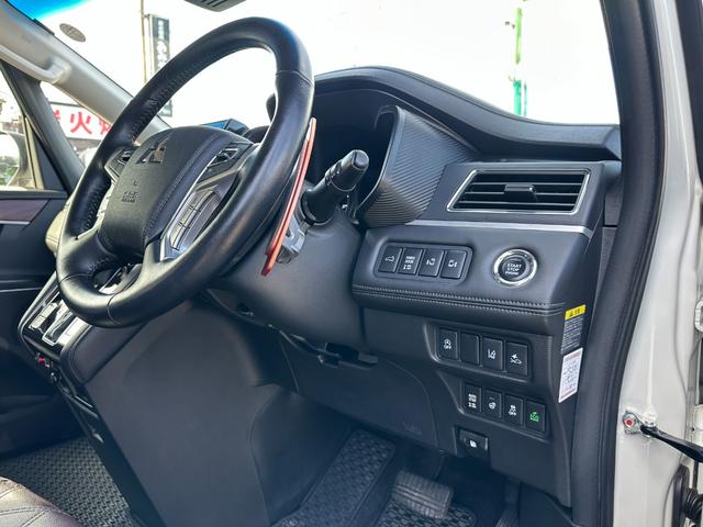 デリカD:5 P 1年保証付き 4WD ワンオーナー アラウンドビューモニター シートヒーター 電動シート 電動リアゲート サイドステップ 寒冷地仕様 両側電動スライド 電動ステップ ハンドルヒーター USB HDMI(12枚目)