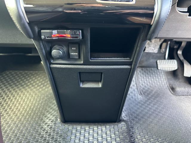 デリカD:5 P 1年保証付き 4WD ワンオーナー アラウンドビューモニター シートヒーター 電動シート 電動リアゲート サイドステップ 寒冷地仕様 両側電動スライド 電動ステップ ハンドルヒーター USB HDMI(29枚目)