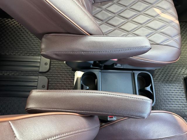 デリカD:5 P 1年保証付き 4WD ワンオーナー アラウンドビューモニター シートヒーター 電動シート 電動リアゲート サイドステップ 寒冷地仕様 両側電動スライド 電動ステップ ハンドルヒーター USB HDMI(31枚目)