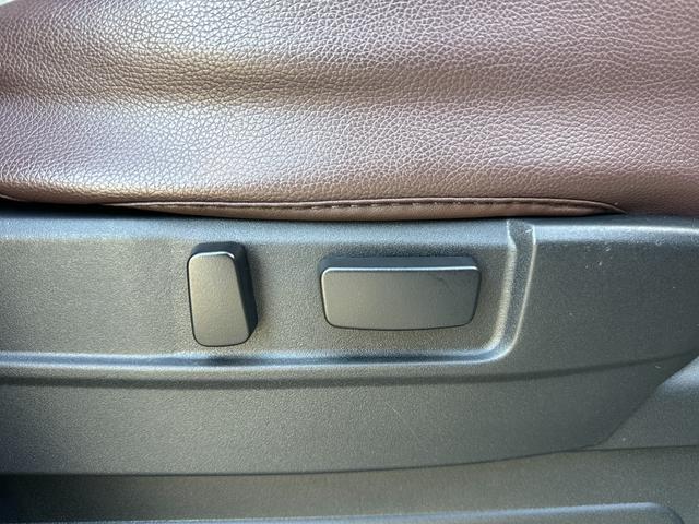 デリカD:5 P 1年保証付き 4WD ワンオーナー アラウンドビューモニター シートヒーター 電動シート 電動リアゲート サイドステップ 寒冷地仕様 両側電動スライド 電動ステップ ハンドルヒーター USB HDMI(36枚目)