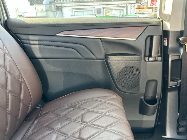 デリカD:5 P 1年保証付き 4WD ワンオーナー アラウンドビューモニター シートヒーター 電動シート 電動リアゲート サイドステップ 寒冷地仕様 両側電動スライド 電動ステップ ハンドルヒーター USB HDMI(50枚目)