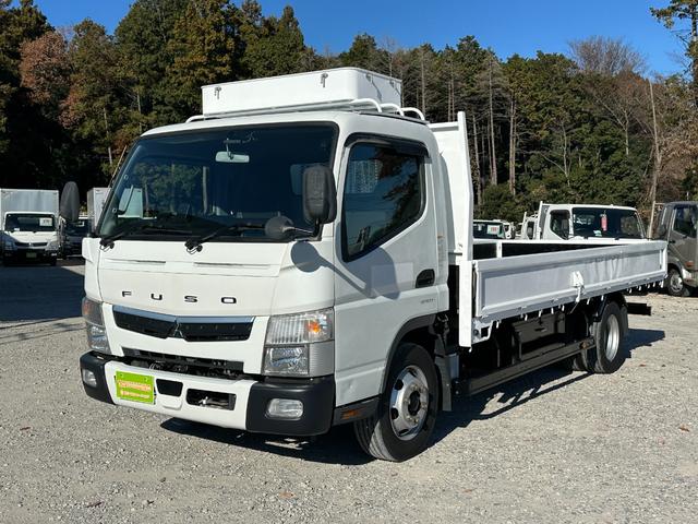 キャンター ワイドキャブロング全低床　１年保証付き　４ｔ　ワイド超ロング　ＡＴ車　バックカメラ　積載量４２５０ｋｇ　荷台内寸　長さ５０００ｍｍ　幅２０８０ｍｍ　荷台鉄板張り　ＥＴＣ　準中型免許対応車　キーレス　４トントラック　ワイドロング（3枚目）