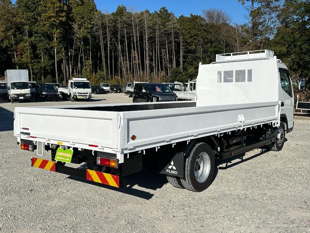 キャンター ワイドキャブロング全低床　１年保証付き　４ｔ　ワイド超ロング　ＡＴ車　バックカメラ　積載量４２５０ｋｇ　荷台内寸　長さ５０００ｍｍ　幅２０８０ｍｍ　荷台鉄板張り　ＥＴＣ　準中型免許対応車　キーレス　４トントラック　ワイドロング（5枚目）