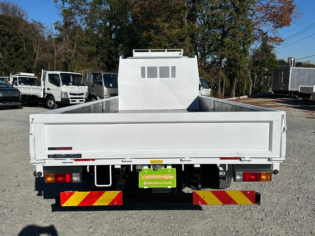 キャンター ワイドキャブロング全低床　１年保証付き　４ｔ　ワイド超ロング　ＡＴ車　バックカメラ　積載量４２５０ｋｇ　荷台内寸　長さ５０００ｍｍ　幅２０８０ｍｍ　荷台鉄板張り　ＥＴＣ　準中型免許対応車　キーレス　４トントラック　ワイドロング（6枚目）