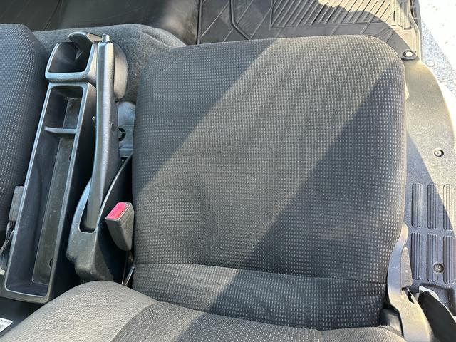 キャンター ワイドキャブロング全低床　１年保証付き　４ｔ　ワイド超ロング　ＡＴ車　バックカメラ　積載量４２５０ｋｇ　荷台内寸　長さ５０００ｍｍ　幅２０８０ｍｍ　荷台鉄板張り　ＥＴＣ　準中型免許対応車　キーレス　４トントラック　ワイドロング（12枚目）