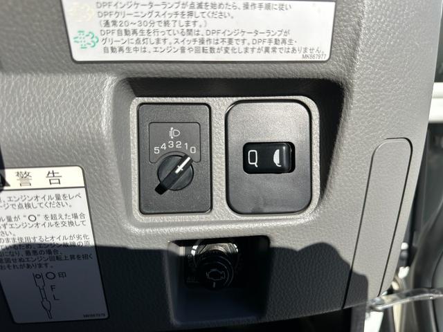 キャンター ワイドキャブロング全低床　１年保証付き　４ｔ　ワイド超ロング　ＡＴ車　バックカメラ　積載量４２５０ｋｇ　荷台内寸　長さ５０００ｍｍ　幅２０８０ｍｍ　荷台鉄板張り　ＥＴＣ　準中型免許対応車　キーレス　４トントラック　ワイドロング（17枚目）