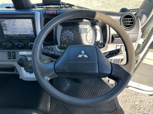 キャンター ワイドキャブロング全低床　１年保証付き　４ｔ　ワイド超ロング　ＡＴ車　バックカメラ　積載量４２５０ｋｇ　荷台内寸　長さ５０００ｍｍ　幅２０８０ｍｍ　荷台鉄板張り　ＥＴＣ　準中型免許対応車　キーレス　４トントラック　ワイドロング（19枚目）