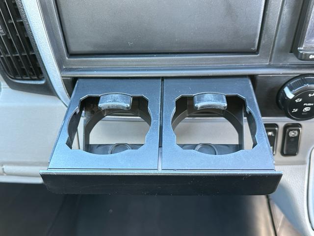 キャンター ワイドキャブロング全低床　１年保証付き　４ｔ　ワイド超ロング　ＡＴ車　バックカメラ　積載量４２５０ｋｇ　荷台内寸　長さ５０００ｍｍ　幅２０８０ｍｍ　荷台鉄板張り　ＥＴＣ　準中型免許対応車　キーレス　４トントラック　ワイドロング（22枚目）