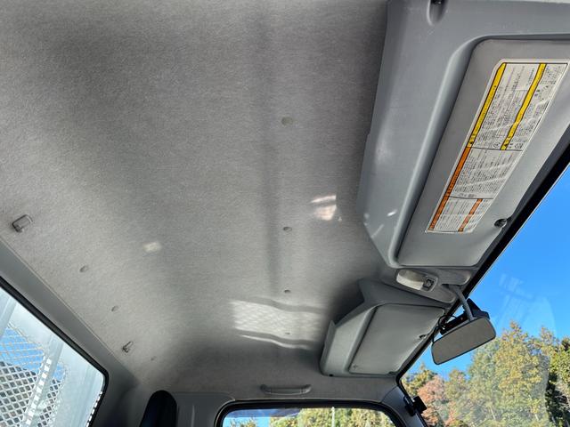 キャンター ワイドキャブロング全低床　１年保証付き　４ｔ　ワイド超ロング　ＡＴ車　バックカメラ　積載量４２５０ｋｇ　荷台内寸　長さ５０００ｍｍ　幅２０８０ｍｍ　荷台鉄板張り　ＥＴＣ　準中型免許対応車　キーレス　４トントラック　ワイドロング（28枚目）