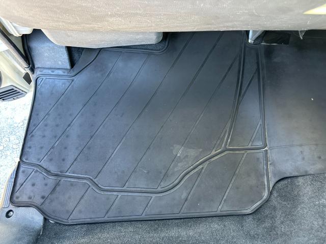 キャンター ワイドキャブロング全低床　１年保証付き　４ｔ　ワイド超ロング　ＡＴ車　バックカメラ　積載量４２５０ｋｇ　荷台内寸　長さ５０００ｍｍ　幅２０８０ｍｍ　荷台鉄板張り　ＥＴＣ　準中型免許対応車　キーレス　４トントラック　ワイドロング（34枚目）