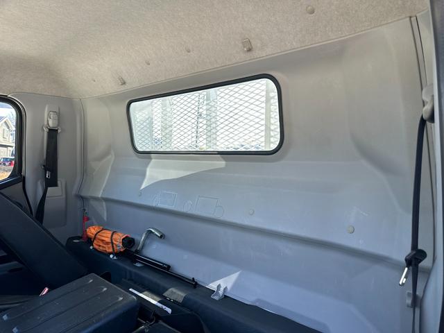 キャンター ワイドキャブロング全低床　１年保証付き　４ｔ　ワイド超ロング　ＡＴ車　バックカメラ　積載量４２５０ｋｇ　荷台内寸　長さ５０００ｍｍ　幅２０８０ｍｍ　荷台鉄板張り　ＥＴＣ　準中型免許対応車　キーレス　４トントラック　ワイドロング（35枚目）