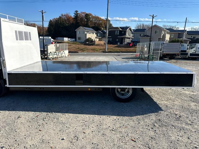 キャンター ワイドキャブロング全低床　１年保証付き　４ｔ　ワイド超ロング　ＡＴ車　バックカメラ　積載量４２５０ｋｇ　荷台内寸　長さ５０００ｍｍ　幅２０８０ｍｍ　荷台鉄板張り　ＥＴＣ　準中型免許対応車　キーレス　４トントラック　ワイドロング（41枚目）