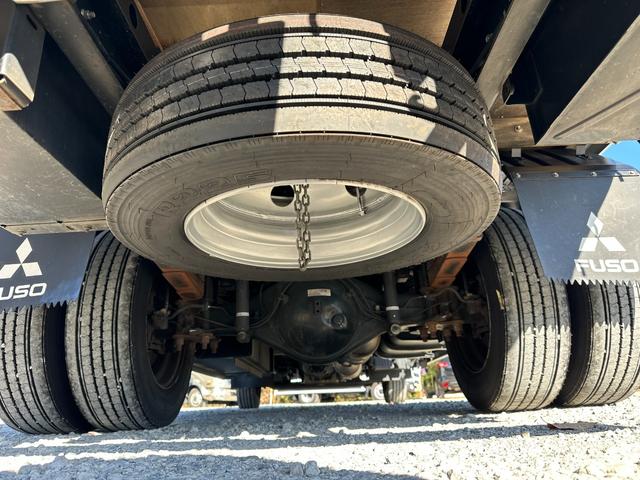 キャンター ワイドキャブロング全低床　１年保証付き　４ｔ　ワイド超ロング　ＡＴ車　バックカメラ　積載量４２５０ｋｇ　荷台内寸　長さ５０００ｍｍ　幅２０８０ｍｍ　荷台鉄板張り　ＥＴＣ　準中型免許対応車　キーレス　４トントラック　ワイドロング（44枚目）