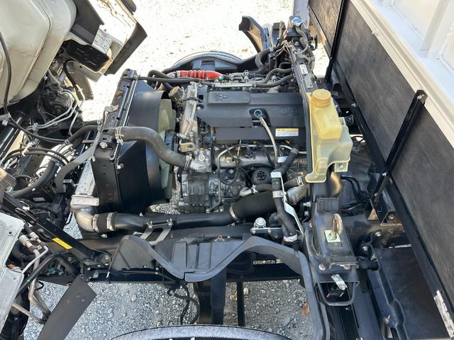 キャンター ワイドキャブロング全低床　１年保証付き　４ｔ　ワイド超ロング　ＡＴ車　バックカメラ　積載量４２５０ｋｇ　荷台内寸　長さ５０００ｍｍ　幅２０８０ｍｍ　荷台鉄板張り　ＥＴＣ　準中型免許対応車　キーレス　４トントラック　ワイドロング（46枚目）