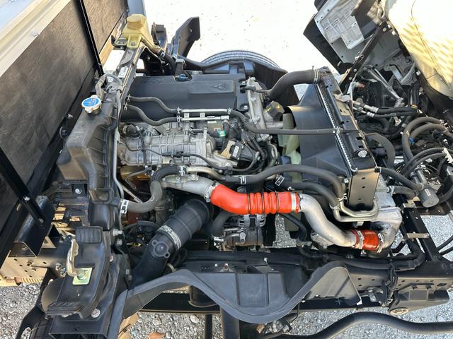 キャンター ワイドキャブロング全低床　１年保証付き　４ｔ　ワイド超ロング　ＡＴ車　バックカメラ　積載量４２５０ｋｇ　荷台内寸　長さ５０００ｍｍ　幅２０８０ｍｍ　荷台鉄板張り　ＥＴＣ　準中型免許対応車　キーレス　４トントラック　ワイドロング（47枚目）