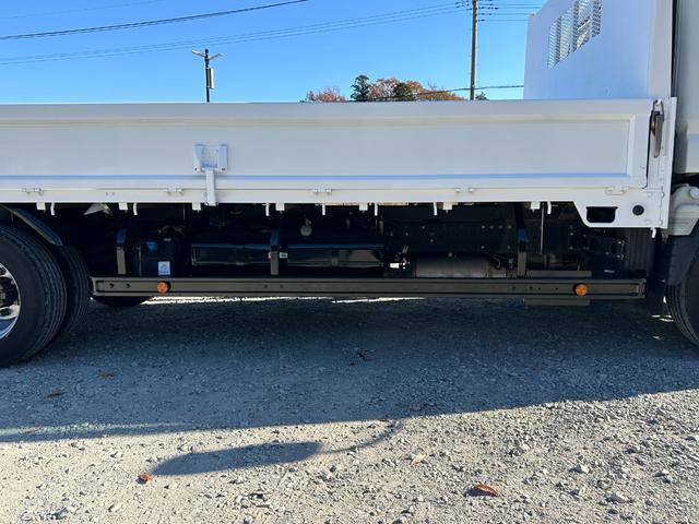 キャンター ワイドキャブロング全低床　１年保証付き　４ｔ　ワイド超ロング　ＡＴ車　バックカメラ　積載量４２５０ｋｇ　荷台内寸　長さ５０００ｍｍ　幅２０８０ｍｍ　荷台鉄板張り　ＥＴＣ　準中型免許対応車　キーレス　４トントラック　ワイドロング（59枚目）