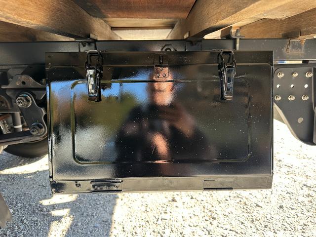 キャンター ワイドキャブロング全低床　１年保証付き　４ｔ　ワイド超ロング　ＡＴ車　バックカメラ　積載量４２５０ｋｇ　荷台内寸　長さ５０００ｍｍ　幅２０８０ｍｍ　荷台鉄板張り　ＥＴＣ　準中型免許対応車　キーレス　４トントラック　ワイドロング（71枚目）