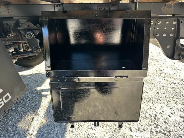 キャンター ワイドキャブロング全低床　１年保証付き　４ｔ　ワイド超ロング　ＡＴ車　バックカメラ　積載量４２５０ｋｇ　荷台内寸　長さ５０００ｍｍ　幅２０８０ｍｍ　荷台鉄板張り　ＥＴＣ　準中型免許対応車　キーレス　４トントラック　ワイドロング（72枚目）